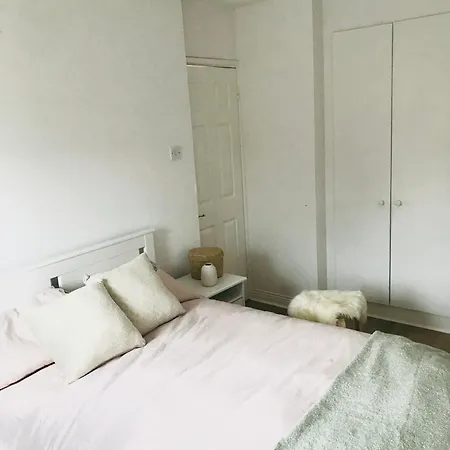 Warm And Newly Renovated 3 Bedroom Prázdninový dům *